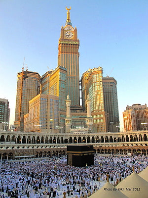 Kaaba and Abraj Al Bait Clock Tower in Mecca with Pilgrims HD phone wallpaper