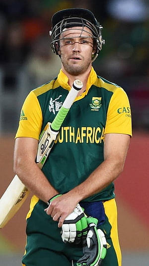 Ab De Villiers in South Africa Cricket Kit Holding Bat and Wearing Helmet HD phone wallpaper