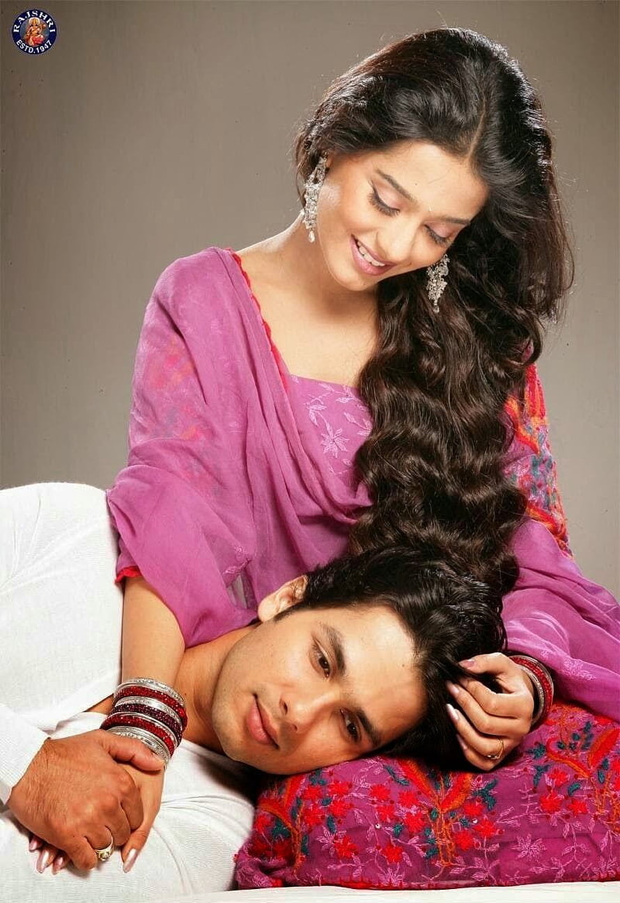 Amrita Rao and Manish Puri in a romantic pose wearing traditional Indian ethnic wear HD phone wallpaper