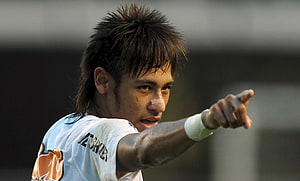 Neymar Jr Pointing During Santos FC Match With Nose Tape HD wallpaper
