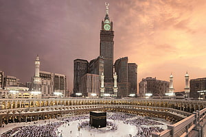 Majestic View of the Kaaba and Abraj Al Bait Clock Tower in Mecca at Sunset HD wallpaper