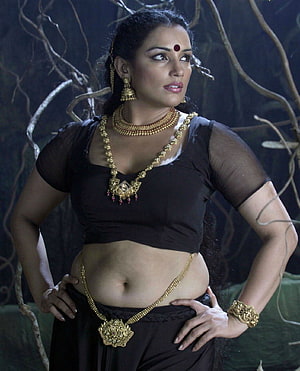 Kajal Aggarwal in Black Traditional Outfit with Gold Jewelry HD phone wallpaper