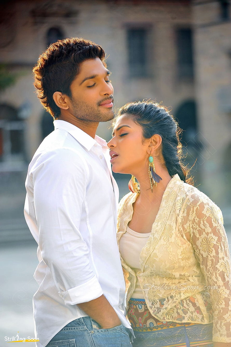 Allu Arjun and Amala Paul in Romantic Embrace from Iddarammayilatho Film Still HD phone wallpaper