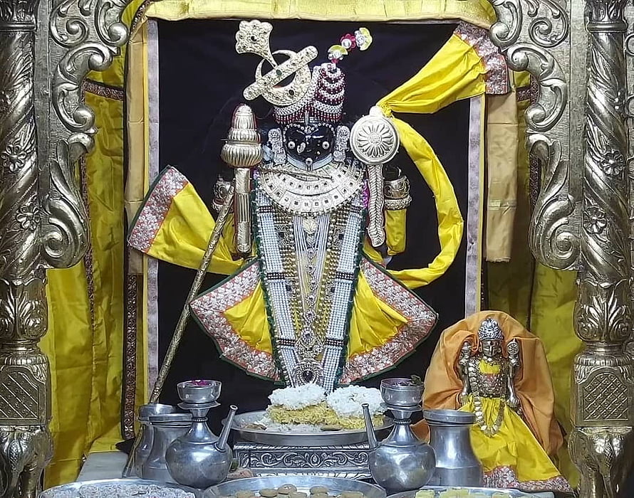 Ornate Dwarkadhish Krishna Temple Deity With Silver Vessels And Yellow Silks HD wallpaper