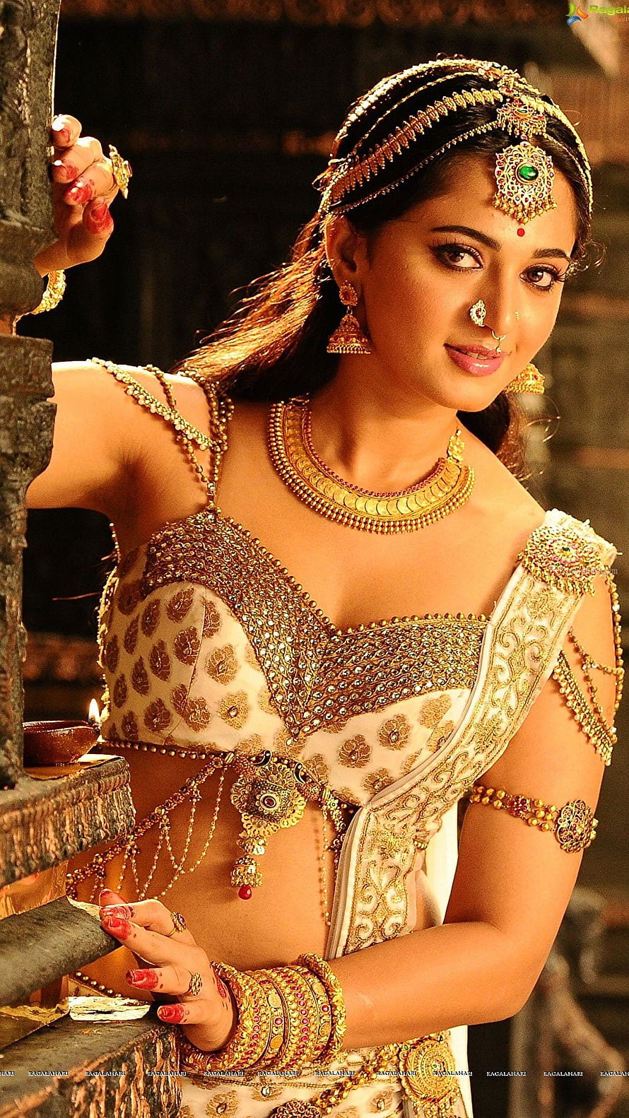 Anushka Shetty in ornate gold jewelry and traditional Indian costume from Baahubali 2 HD phone wallpaper