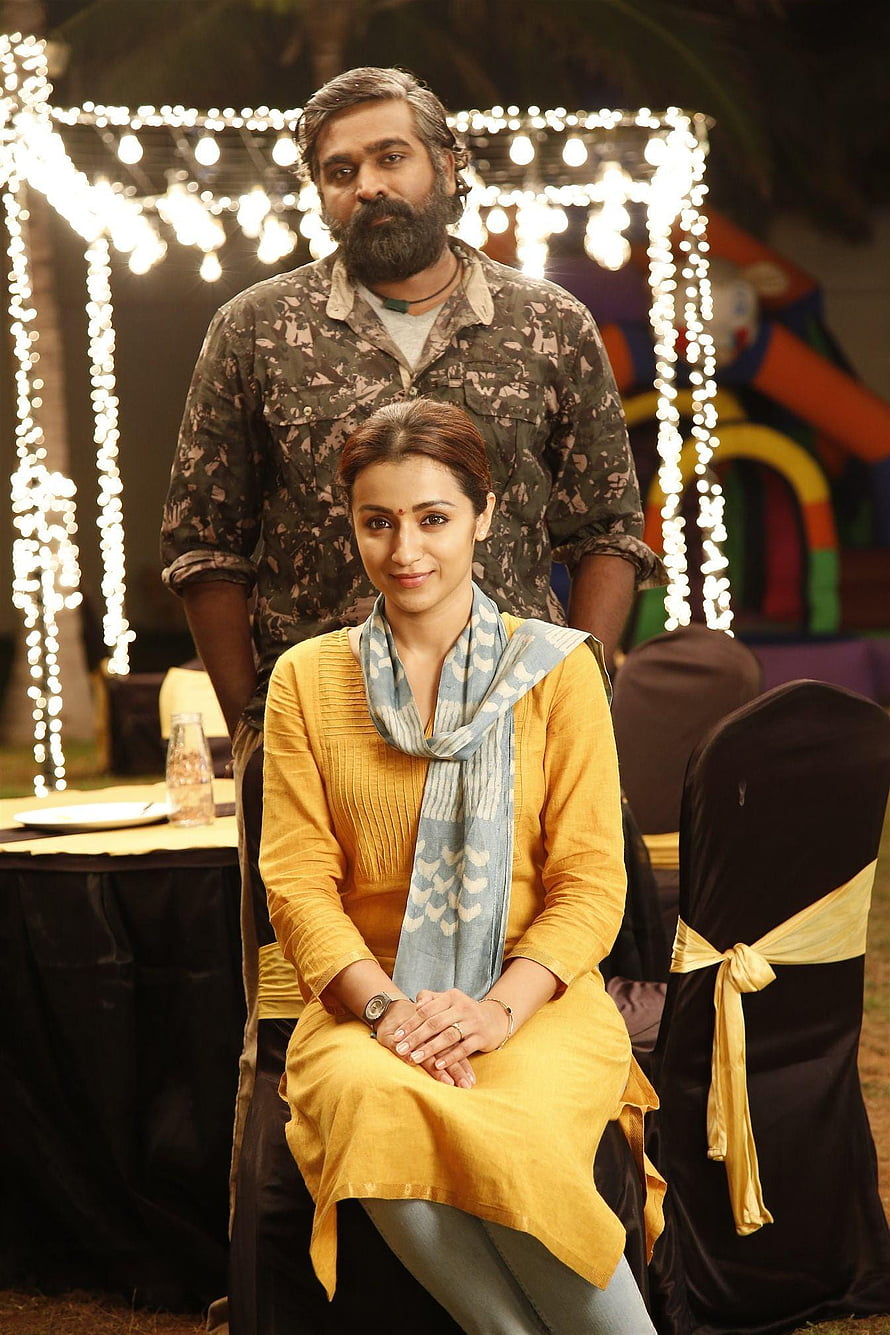 96 Movie Still Featuring Manju Warrier and Vijay Sethupathi at a Festive Outdoor Event HD phone wallpaper