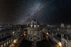 Oxford University Radcliffe Camera under the winter Milky Way night sky HD wallpaper
