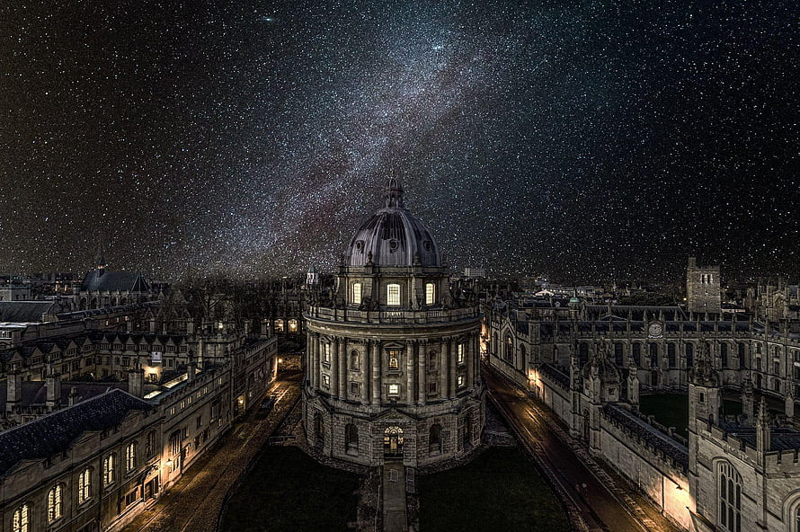 Oxford University Radcliffe Camera under the winter Milky Way night sky HD wallpaper