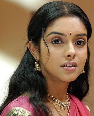 Asin Portrait in Traditional Pink Attire with Gold Jewelry and Bindu HD phone wallpaper