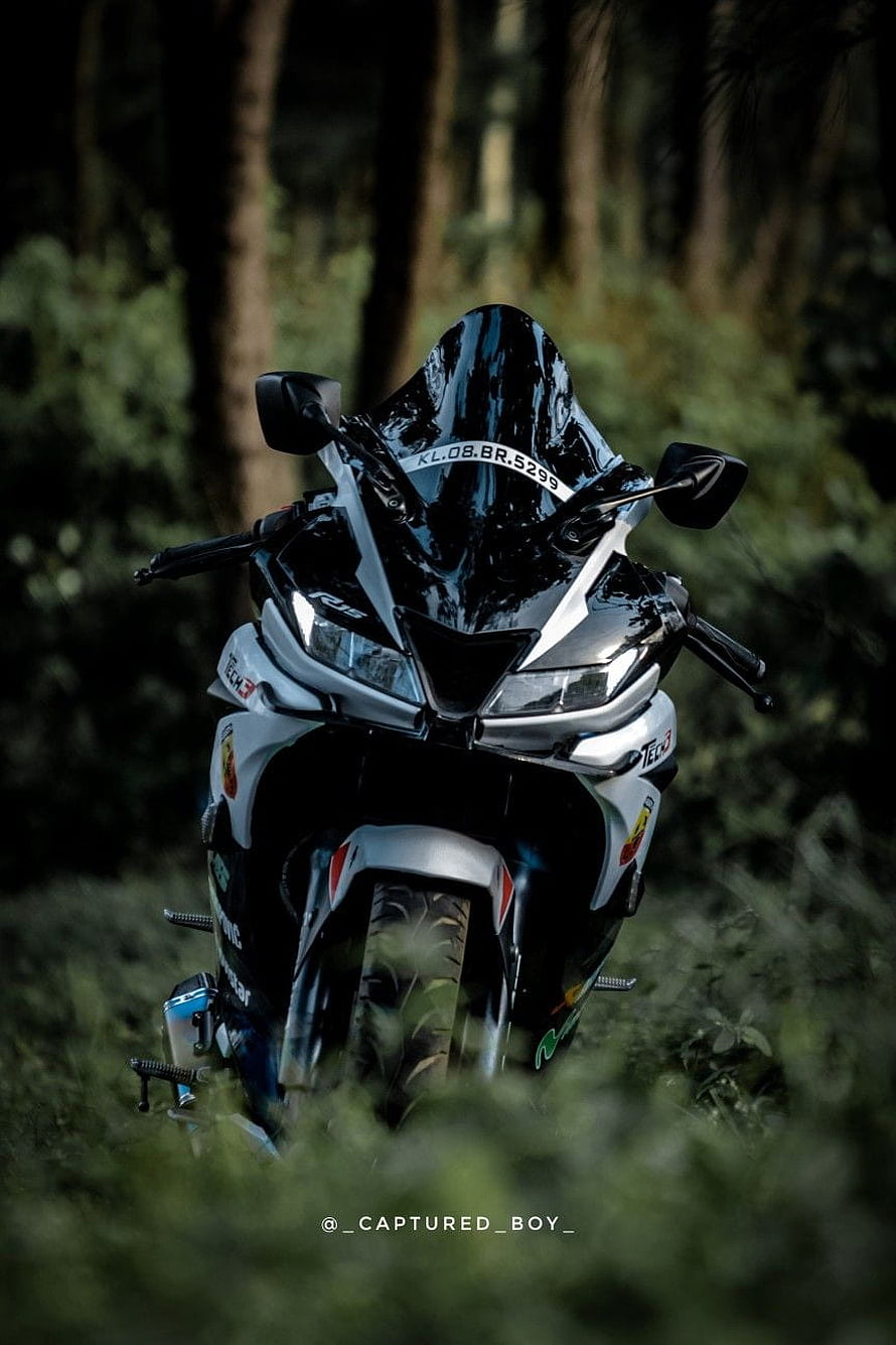 White and Black Yamaha R25 Sportbike in Forest HD phone wallpaper