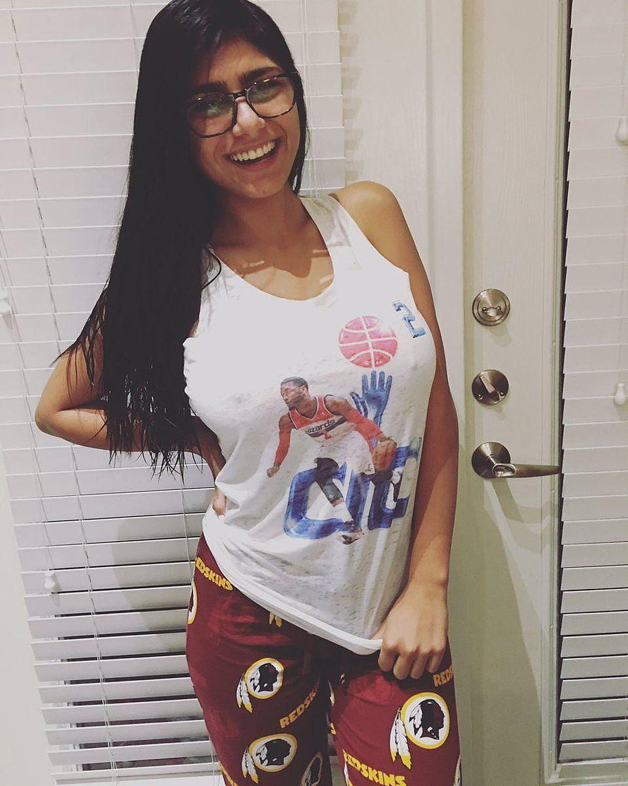 Mia Khalifa in White Tank Top and Red Washington Redskins Pajama Pants HD phone wallpaper