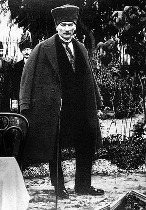 Historical Portrait of Mustafa Kemal Ataturk in Formal Ottoman Attire, Atatürk Temalı Duvar Kağıtları, ataturk HD phone wallpaper
