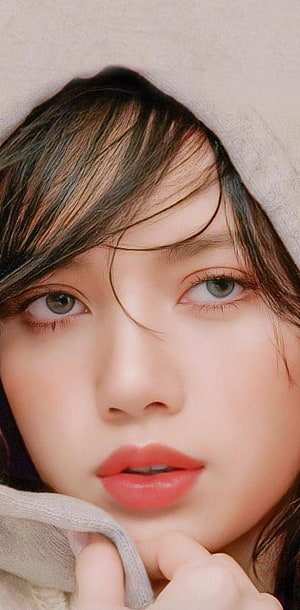 Lalisa Manoban Close-Up Portrait with Soft Lighting and Natural Makeup HD phone wallpaper