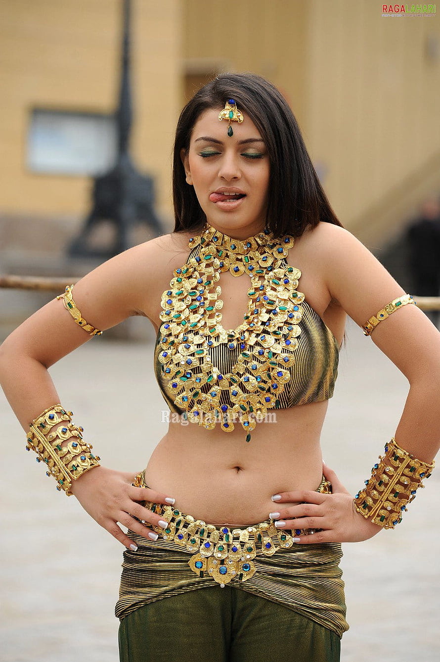 Hansika Motwani in ornate gold jewelry and traditional costume HD phone wallpaper