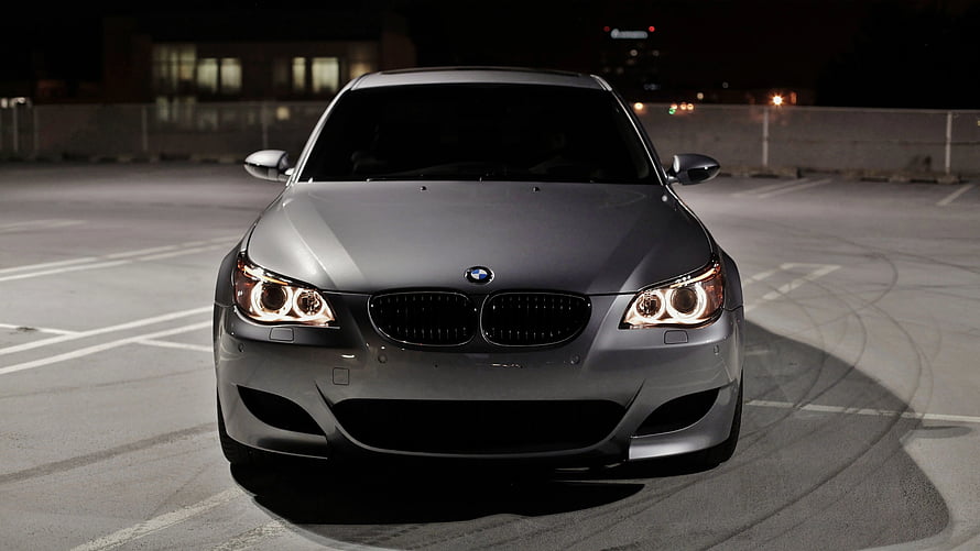 Front View of a Silver BMW E60 M5 Sedan Parked in a Nighttime Lot HD wallpaper