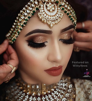 Elegant Indian Bridal Makeup With Gold Jewelry And Traditional Headpiece HD phone wallpaper