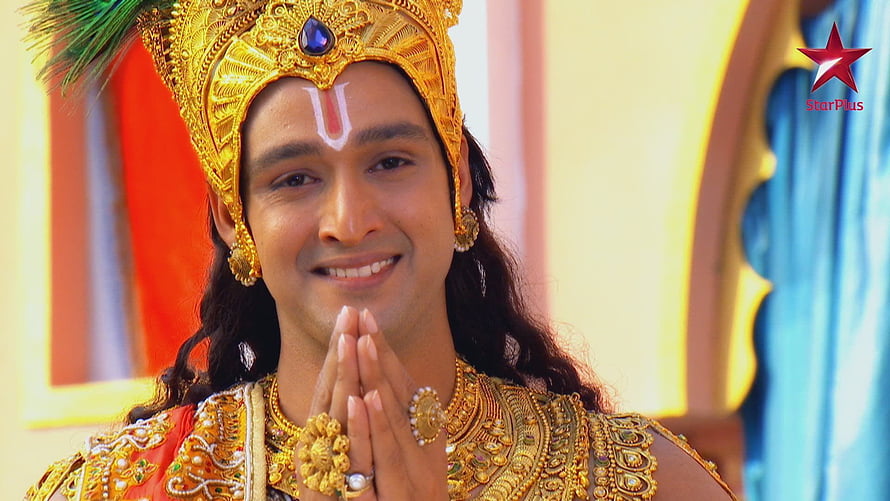Krishna in ornate golden crown and jewelry with hands pressed in prayer from Mahabharat HD wallpaper