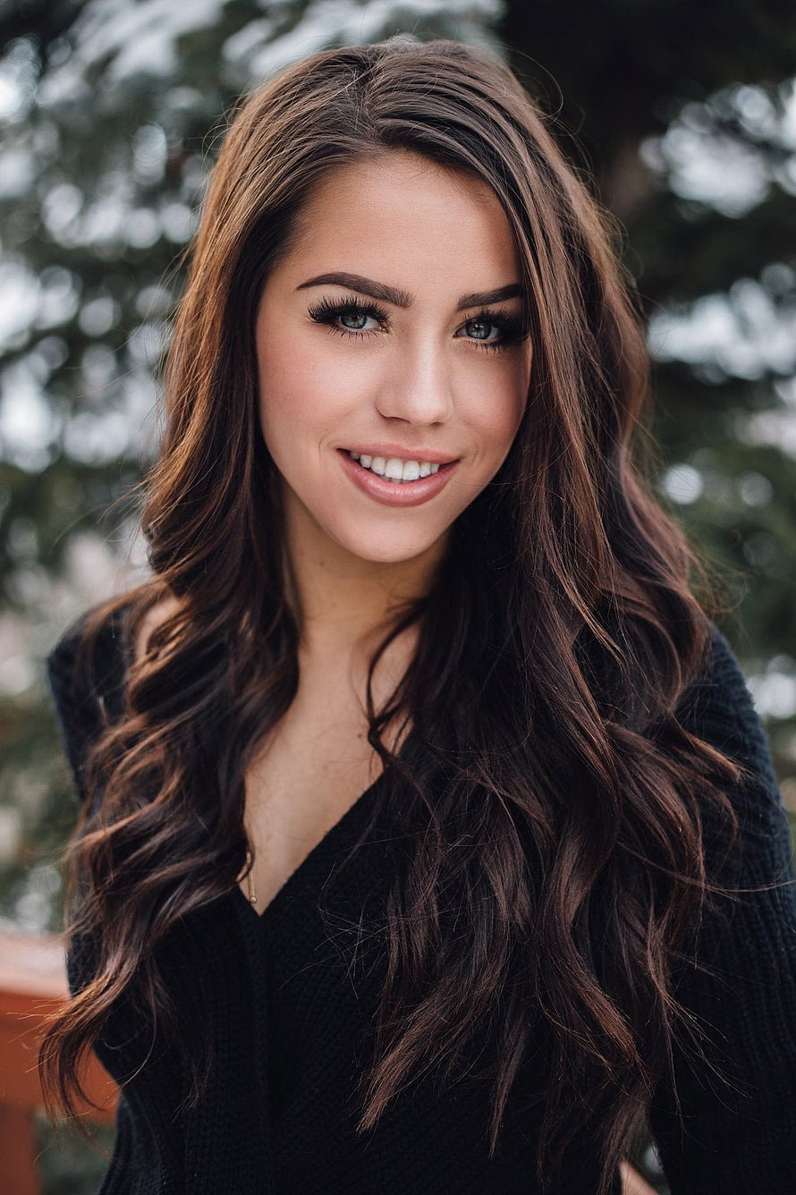 Alina Lopez Portrait With Long Wavy Hair And Black Top HD phone wallpaper