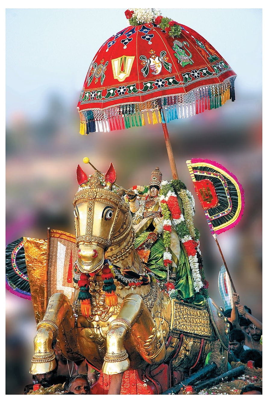 Golden Horse Statue of Lord Ayyappa with Red Umbrella in Festival Procession HD phone wallpaper
