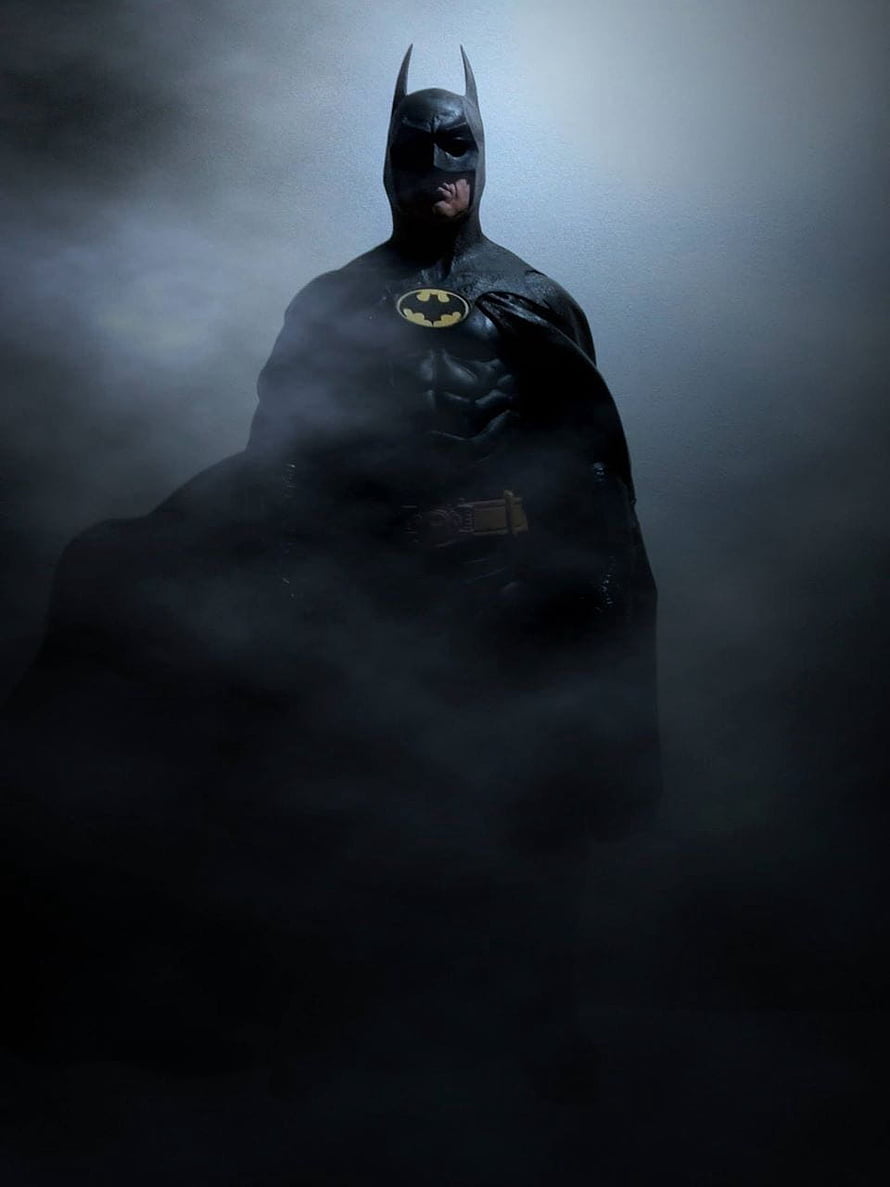 Michael Keaton Batman 1989 NECA 1/4 Scale Collectible Figure in Dramatic Fog, Batman 1989 Michael Keaton 1/4 Neca, batman michael keaton HD phone wallpaper