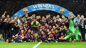 FC Barcelona Team Celebrating UEFA Champions League Victory 2015 Trophy Photo HD wallpaper