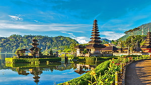 Pura Ulun Danu Beratan Temple on Lake Beratan in Bali Indonesia HD wallpaper