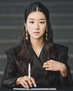 Seo Ye-ji as Ko Mun-yeong in It's Okay to Not Be Okay, professional portrait in black blazer HD phone wallpaper
