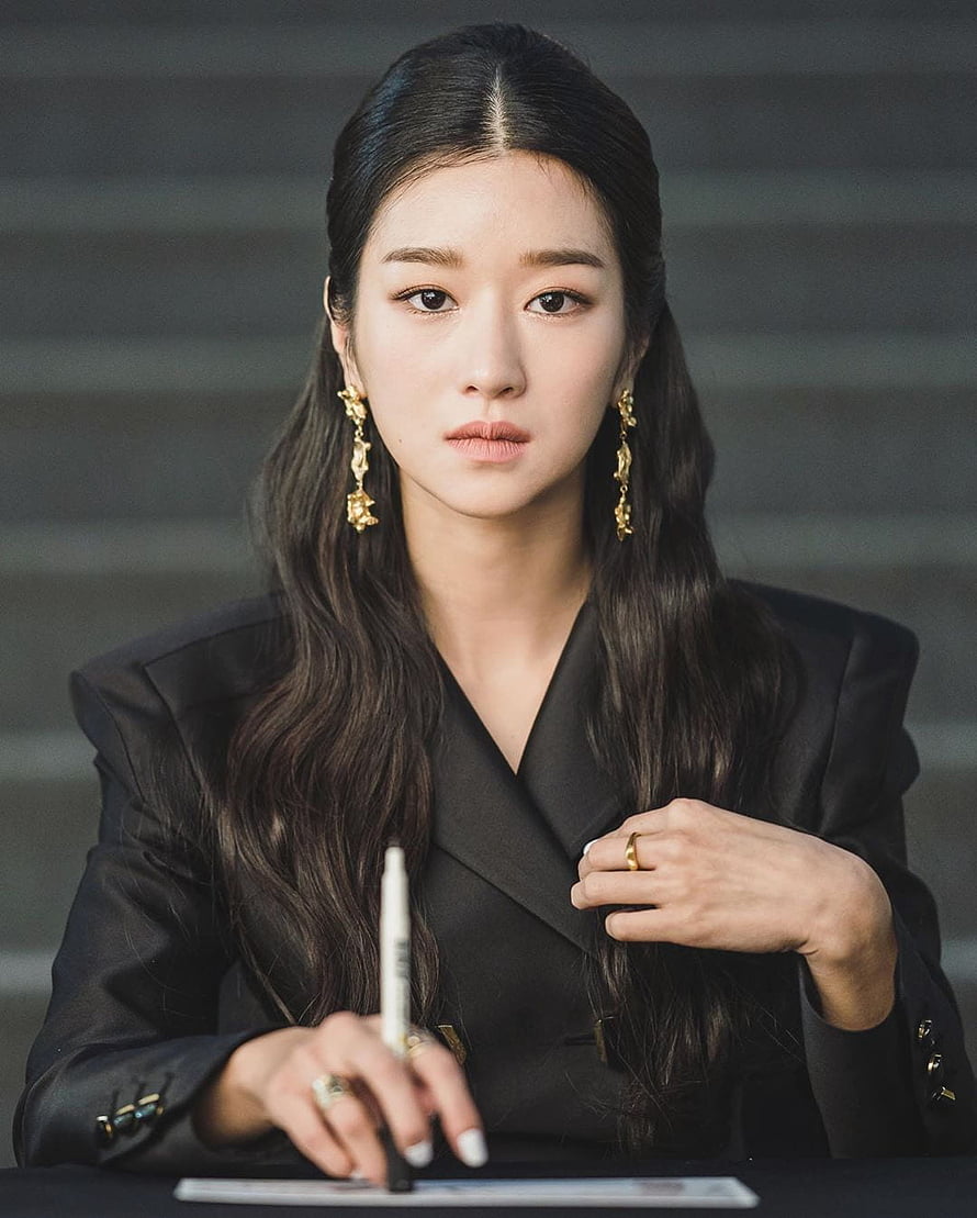 Seo Ye-ji as Ko Mun-yeong in It's Okay to Not Be Okay, professional portrait in black blazer HD phone wallpaper
