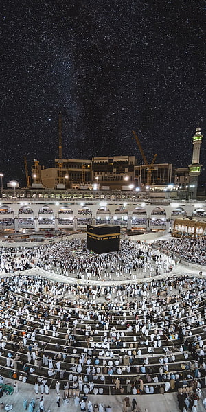 Night View of Kaaba in Mecca with Starry Sky and Pilgrims HD phone wallpaper