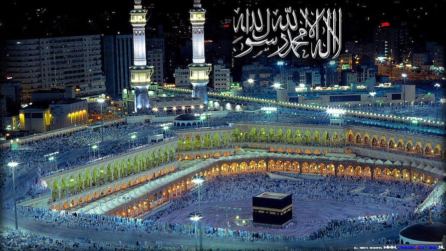 Night View of the Kaaba in Mecca with Crowds of Pilgrims and Illuminated Minarets HD wallpaper