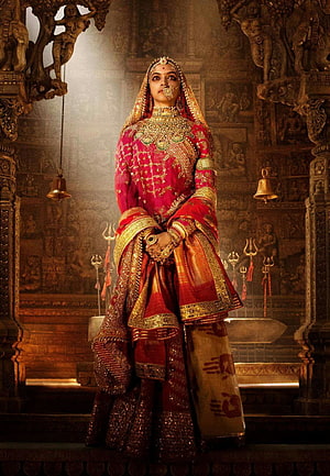 Deepika Padukone as Padmavati in ornate red bridal attire within a grand temple setting HD phone wallpaper