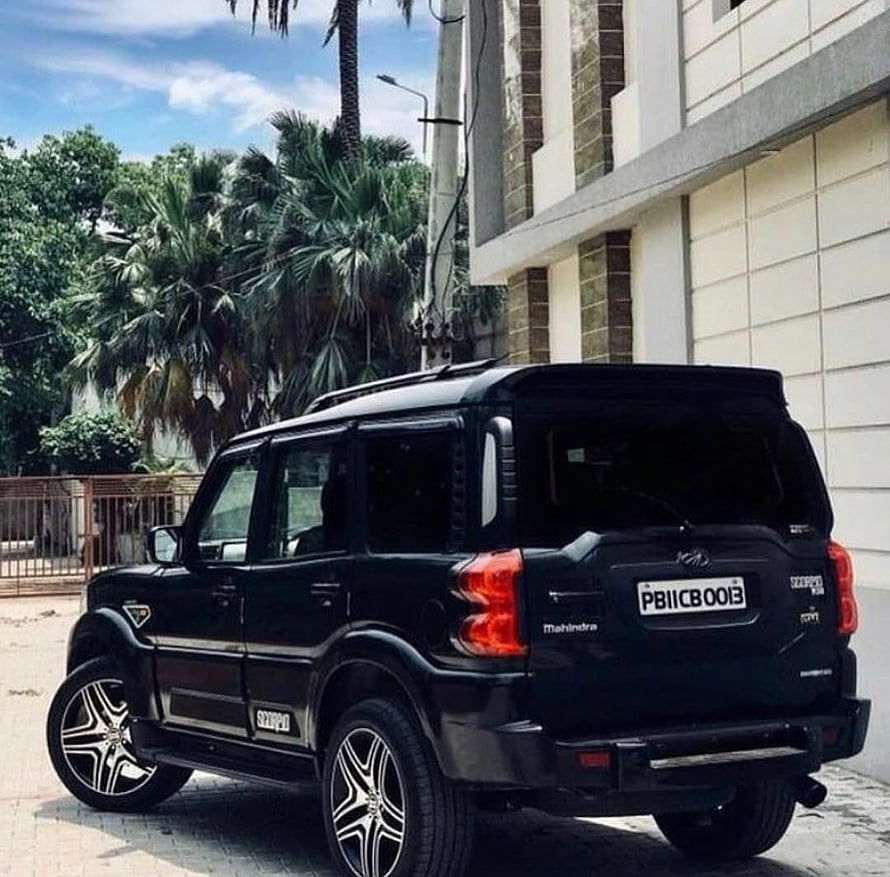 Black Mahindra Scorpio S11 SUV with Custom Alloy Wheels Parked on Urban Street HD wallpaper