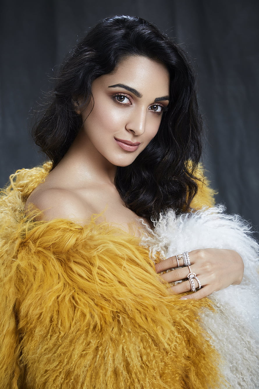 Kiara Advani in a mustard yellow and white fluffy off-shoulder outfit with elegant diamond rings HD phone wallpaper