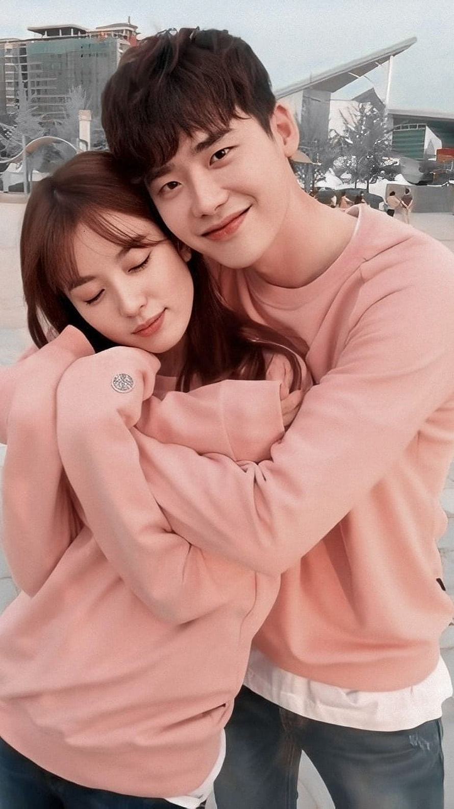 Korean Drama Couple in Matching Pink Sweaters Embracing Outdoors HD phone wallpaper