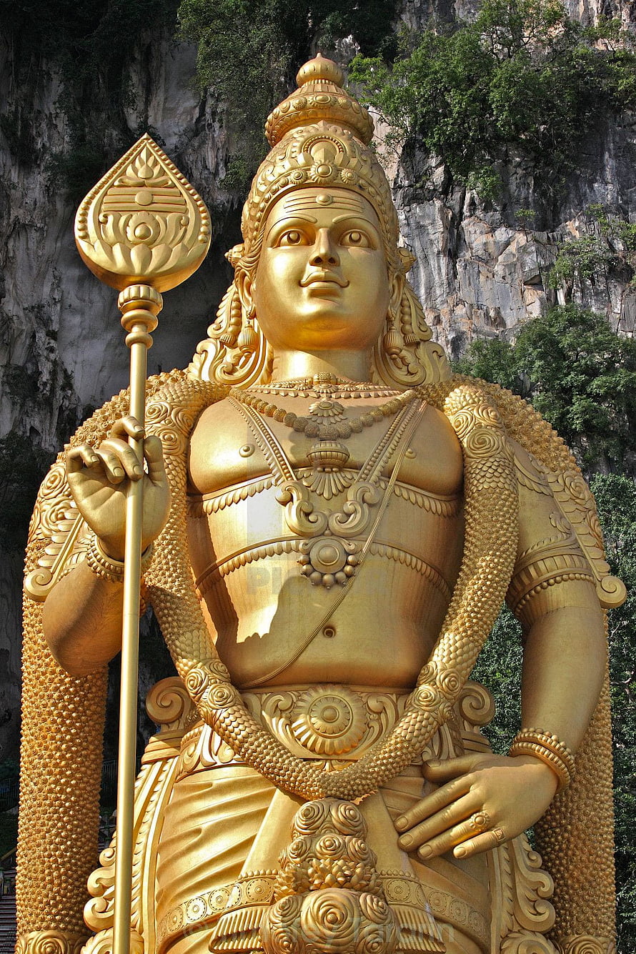 Golden Murugan Statue at Batu Caves Malaysia Hindu Temple HD phone wallpaper