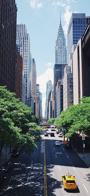 Chrysler Building and New York City Street View with Yellow Taxis HD phone wallpaper