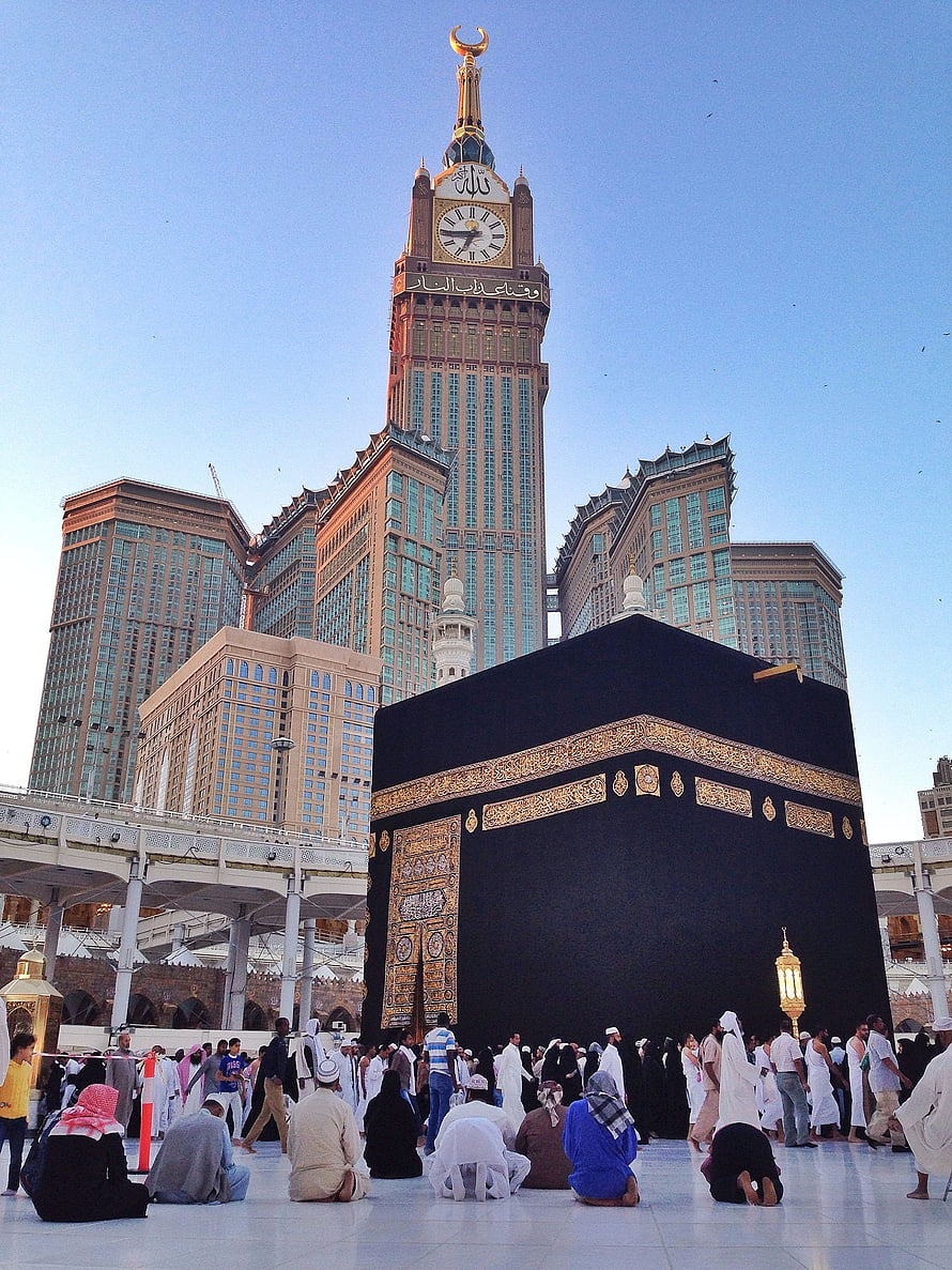 Kaaba in Mecca with Abraj Al Bait Clock Tower and Pilgrims HD phone wallpaper