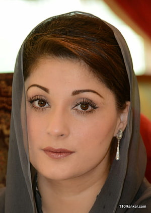 Maryam Nawaz Wearing Grey Headscarf and Diamond Earrings in Formal Portrait HD phone wallpaper
