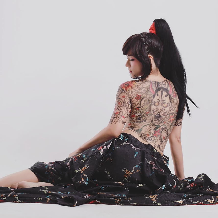 Yakuza Girl With Traditional Japanese Back Tattoo And Floral Kimono HD phone wallpaper
