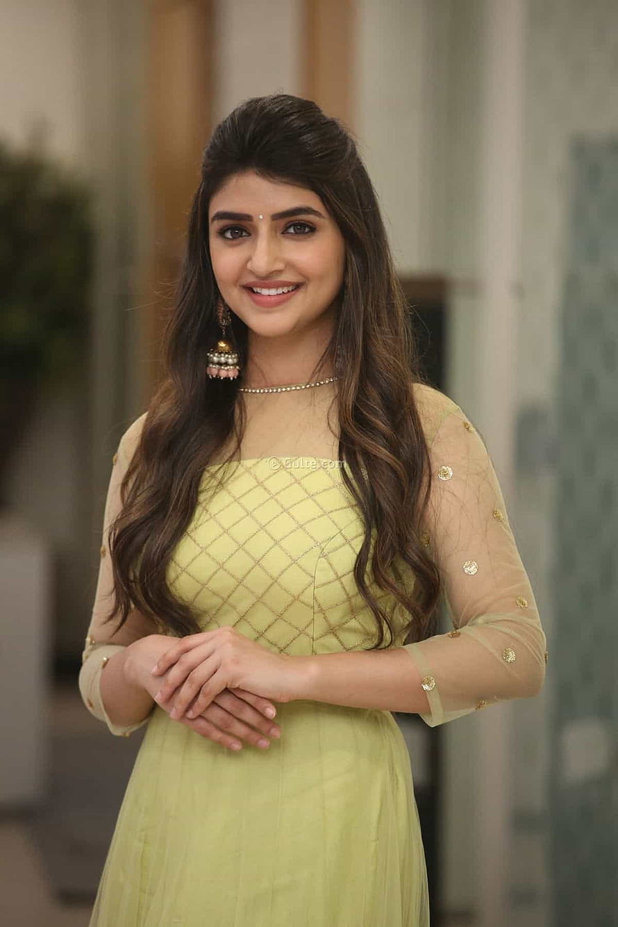 Pooja Hegde in a stunning light green traditional outfit with gold embroidery and elegant jewelry HD phone wallpaper