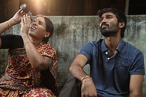 Woman in floral saree laughing with a man in blue shirt sitting on concrete wall, Movie : Vip Movie, btech movie HD wallpaper