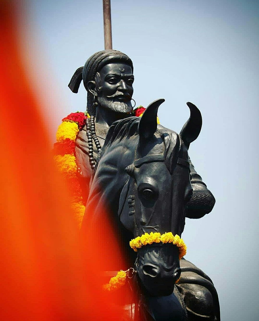 Shivaji Maharaj Equestrian Statue Adorned With Marigold Garlands HD phone wallpaper