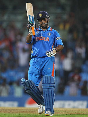 Mahendra Singh Dhoni in India Cricket Kit Holding Bat During Match HD phone wallpaper