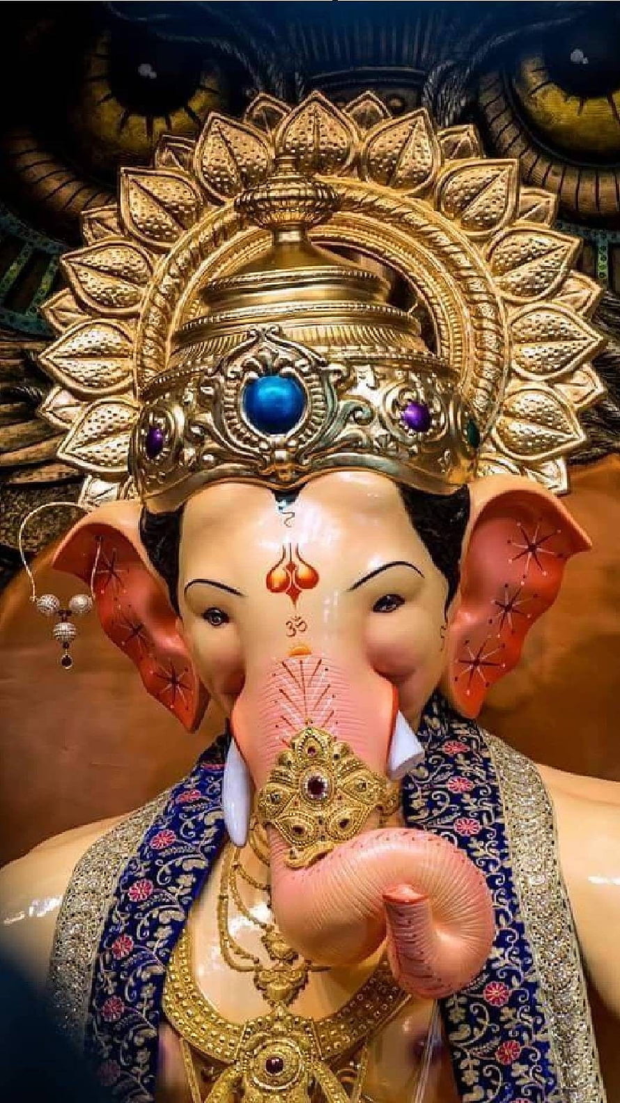 Lalbaug Cha Raja Ganesha Murti with Golden Crown and Ornate Jewelry HD phone wallpaper