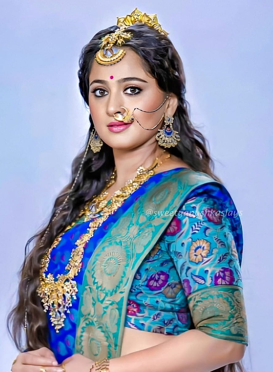 Anushka Shetty in Traditional Blue Saree with Gold Jewelry HD phone wallpaper