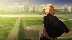 Mikey from Tokyo Revengers standing in a grassy field with a city skyline at sunset HD wallpaper