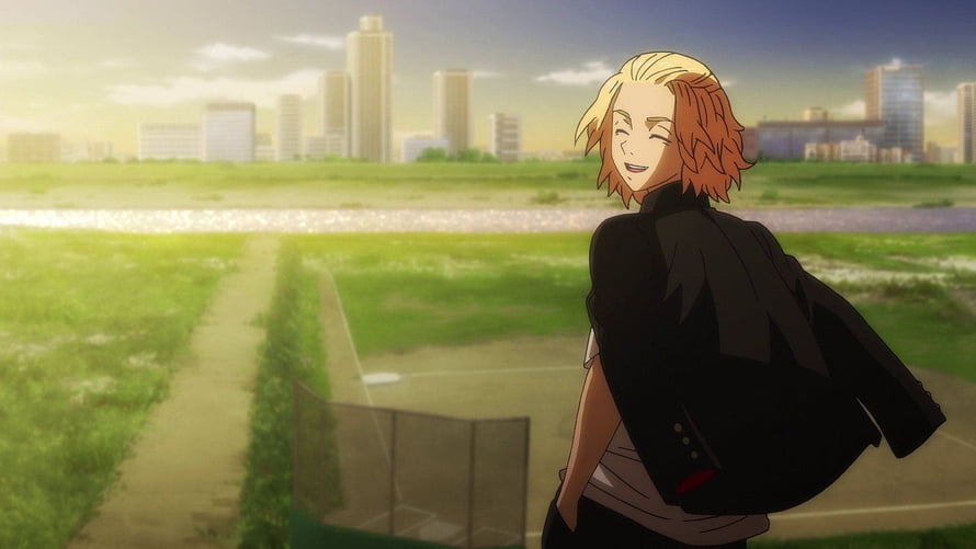 Mikey from Tokyo Revengers standing in a grassy field with a city skyline at sunset HD wallpaper