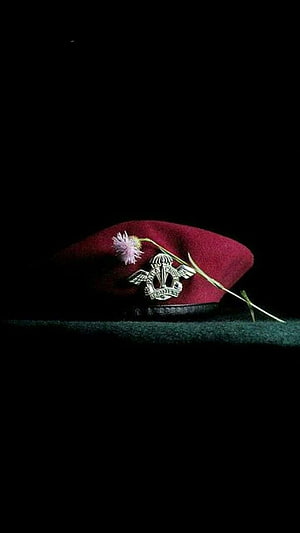 British Army Parachute Regiment Maroon Beret with Thistle HD phone wallpaper