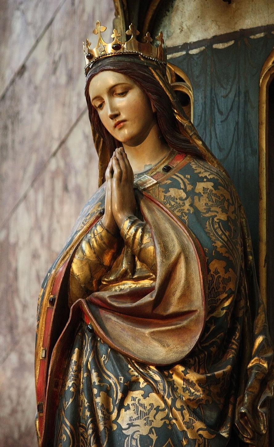 Ornate Religious Statue of the Virgin Mary in Prayer with Golden Crown and Blue Robes HD phone wallpaper