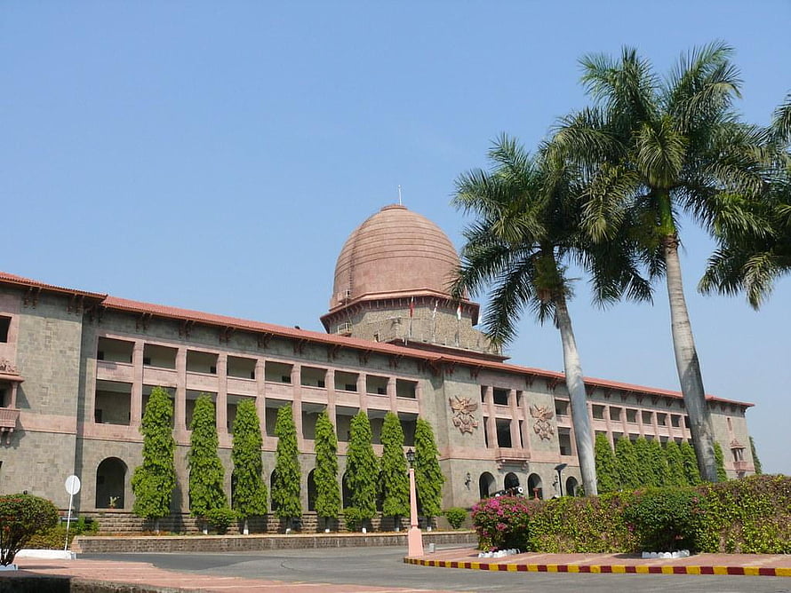 Rashtrapati Bhavan in New Delhi, India, featuring its iconic central dome, red sandstone facade, and lush green gardens under a clear blue sky. HD wallpaper